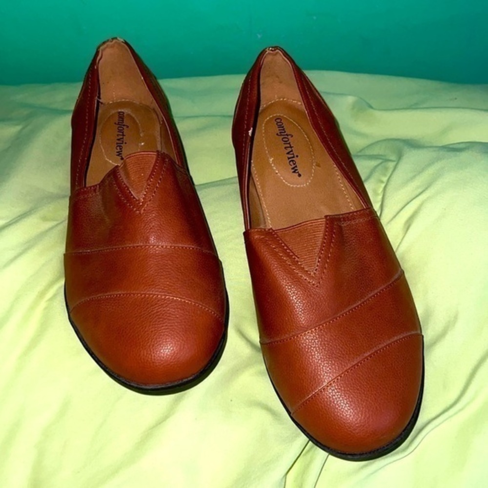 Comfortview wide brown tan shoes